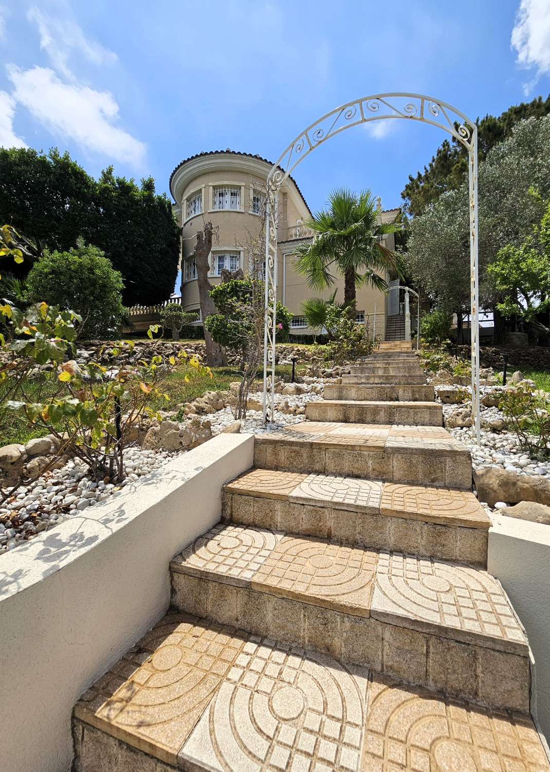 VIP PROPERTY · LUXURY VILLA IN CIUDAD QUESADA