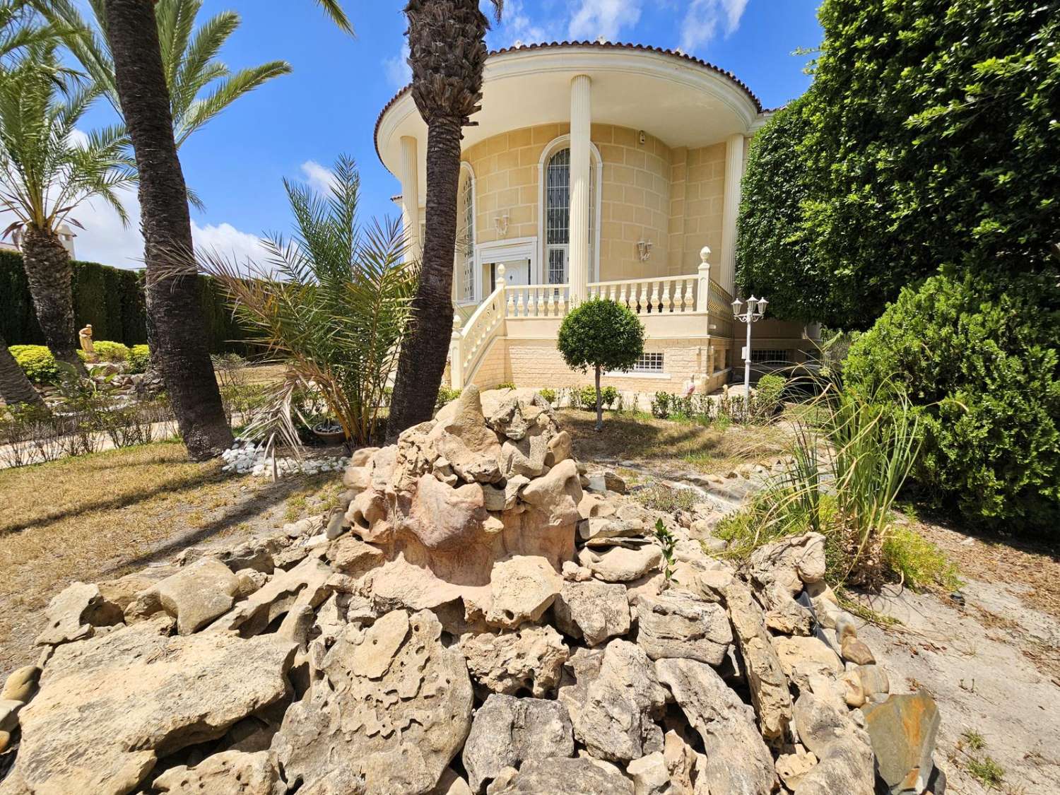 VIP PROPERTY · LUXURY VILLA IN CIUDAD QUESADA