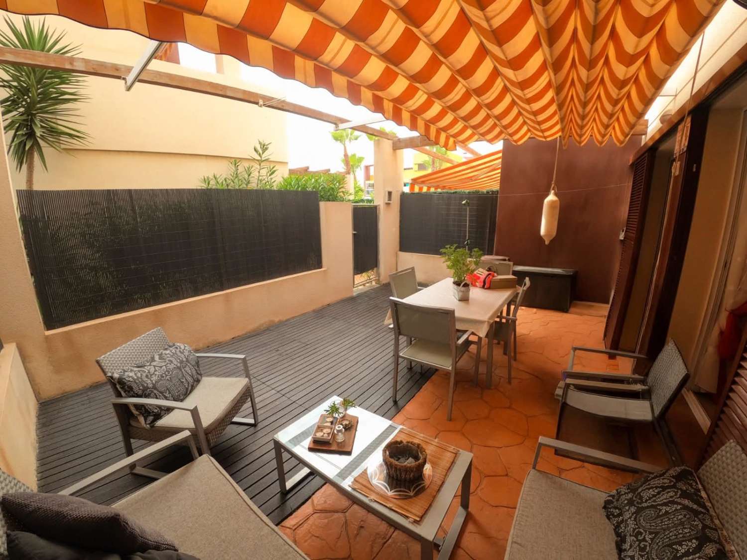 Ground floor bungalow in the Alameda Del Mar urbanization