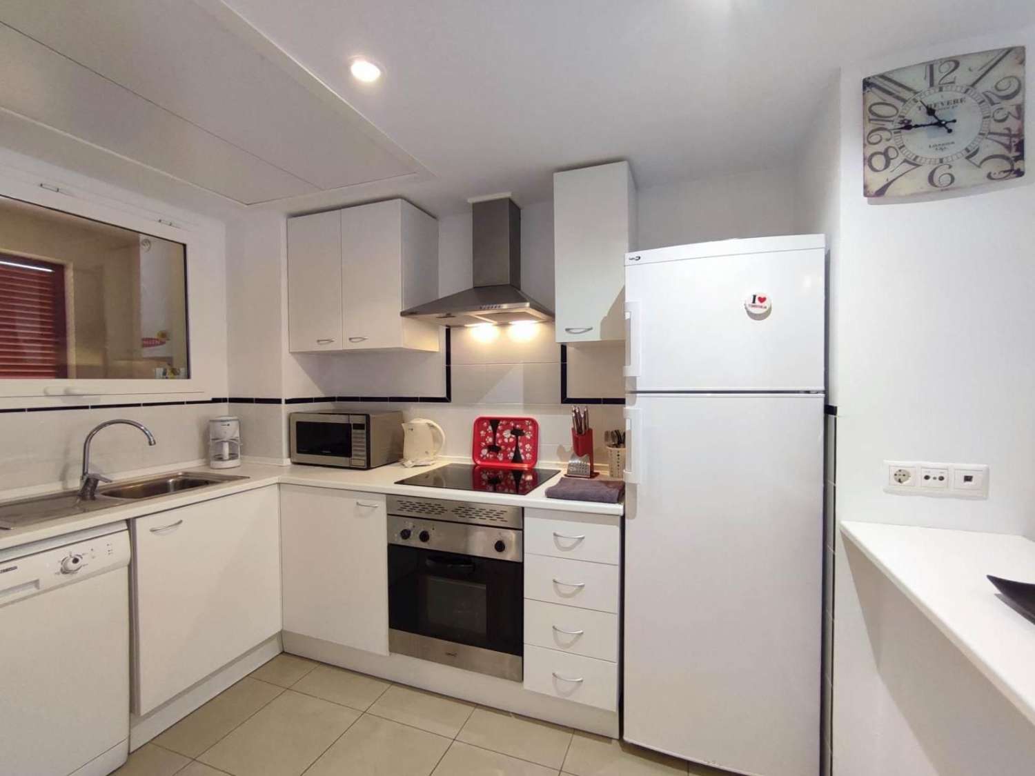 Playa flamenca ,Stunning 2-Bedroom Apartment with Terrace, Pool & Parking