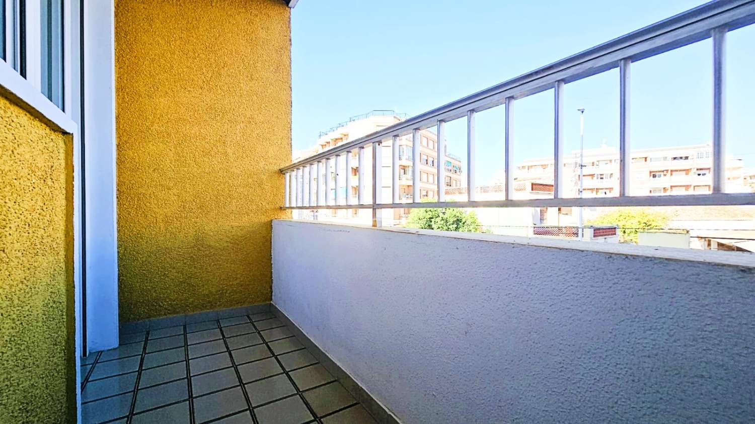 Spacious and bright apartment with sea views in the Port area of Torrevieja