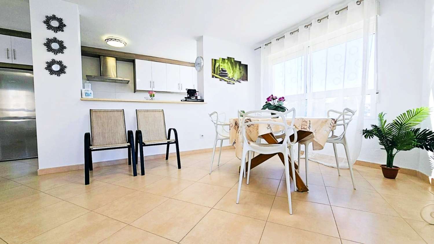 Spacious and bright apartment with sea views in the Port area of Torrevieja