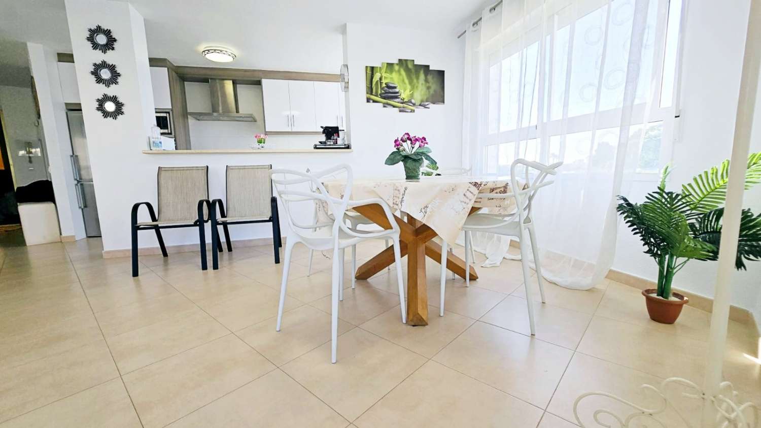 Spacious and bright apartment with sea views in the Port area of Torrevieja
