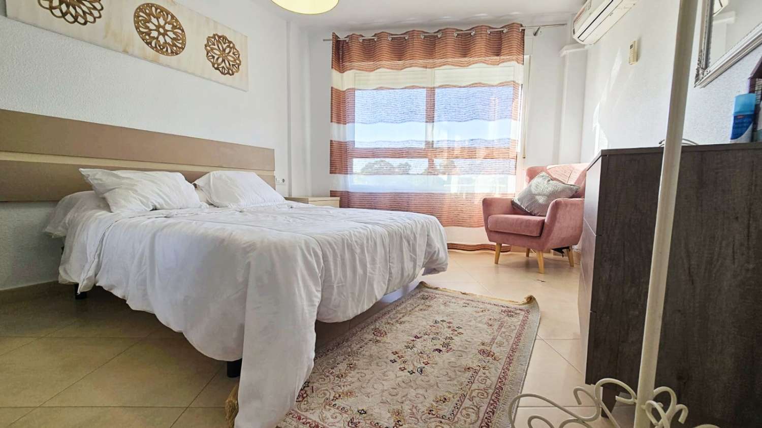 Spacious and bright apartment with sea views in the Port area of Torrevieja