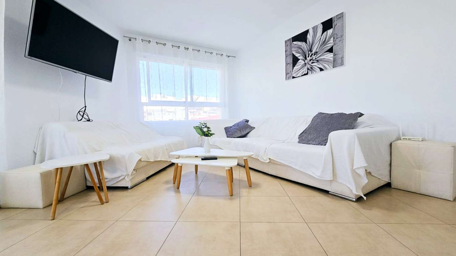 Spacious and bright apartment with sea views in the Port area of Torrevieja