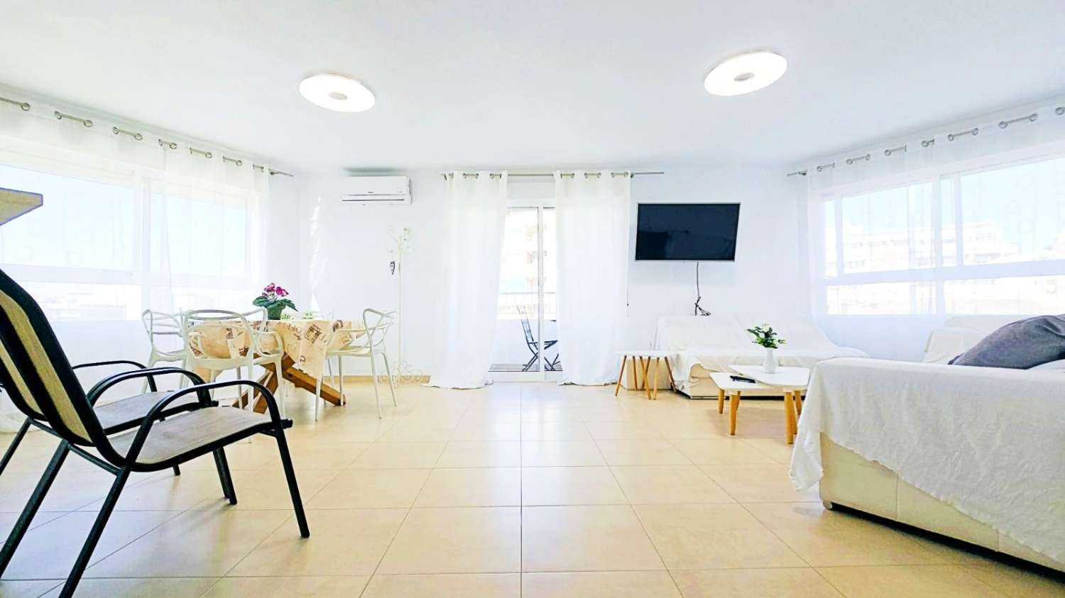 Spacious and bright apartment with sea views in the Port area of Torrevieja