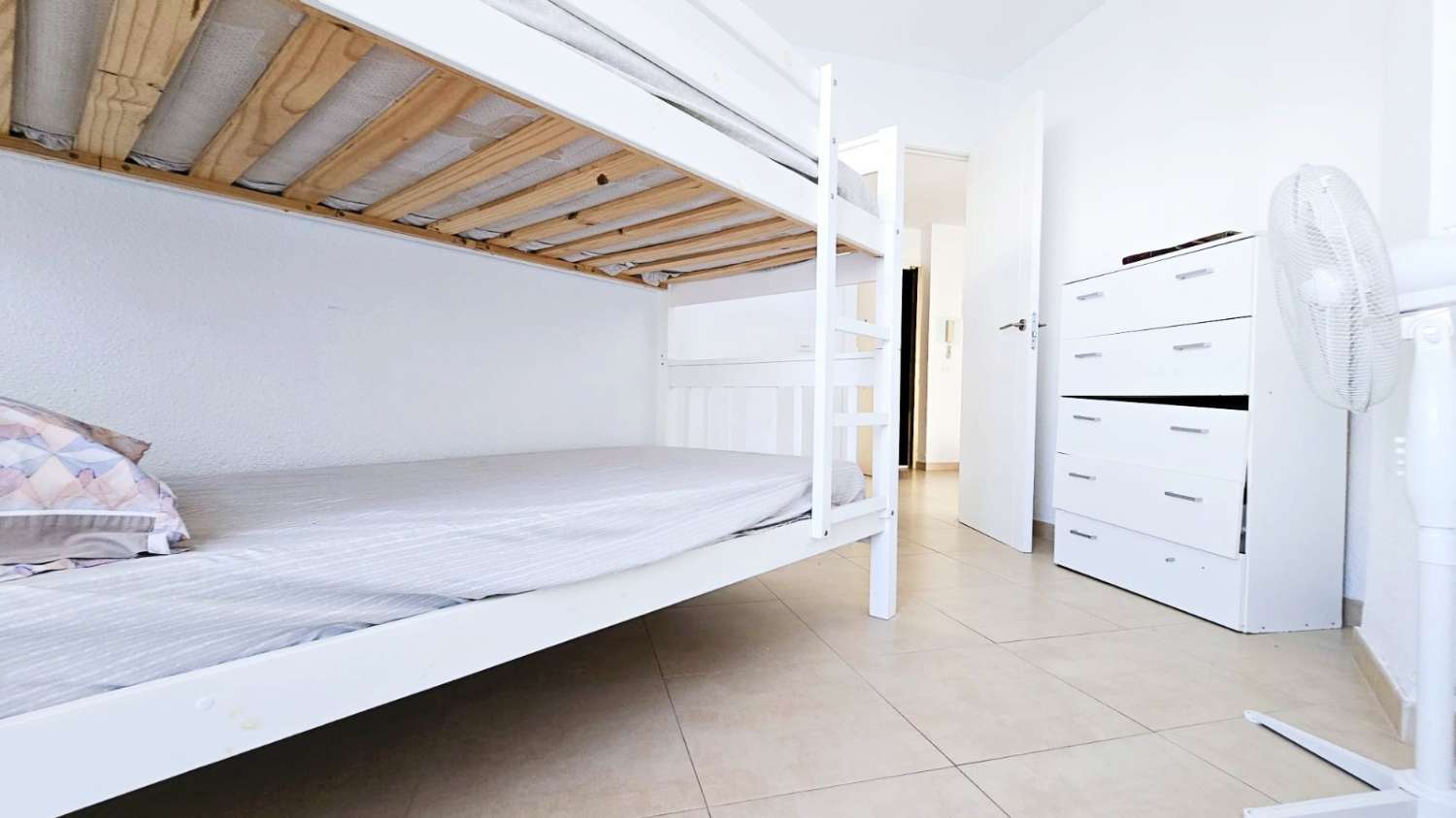 Spacious and bright apartment with sea views in the Port area of Torrevieja