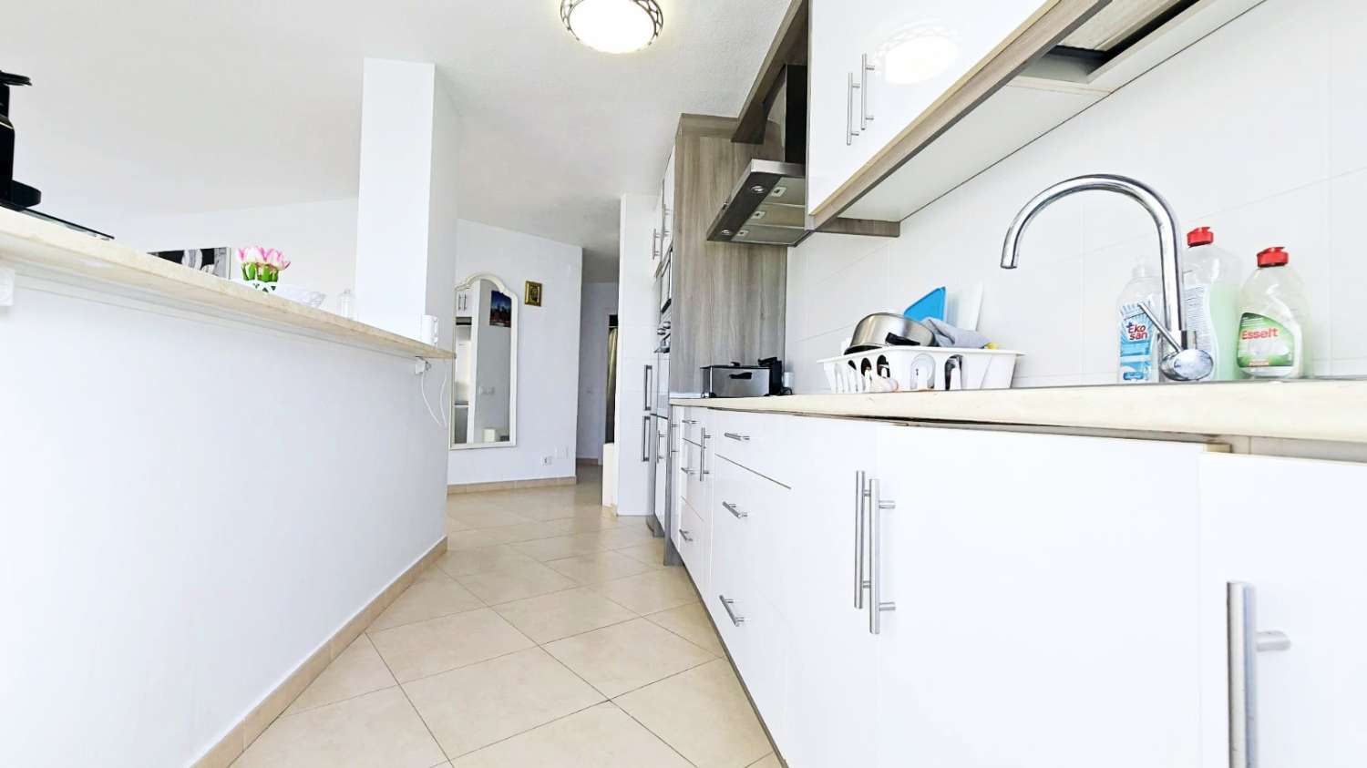 Spacious and bright apartment with sea views in the Port area of Torrevieja