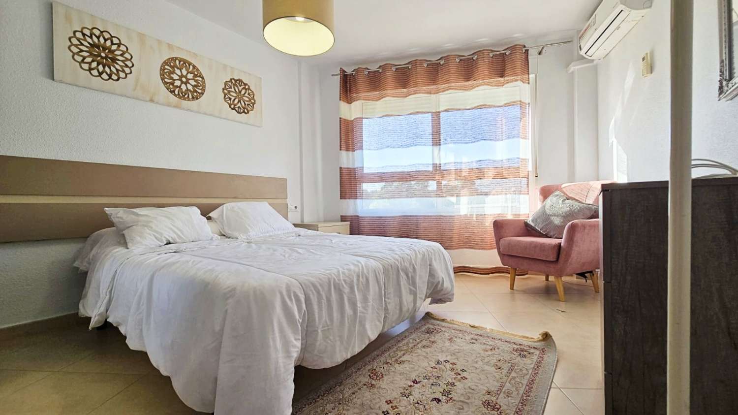 Spacious and bright apartment with sea views in the Port area of Torrevieja