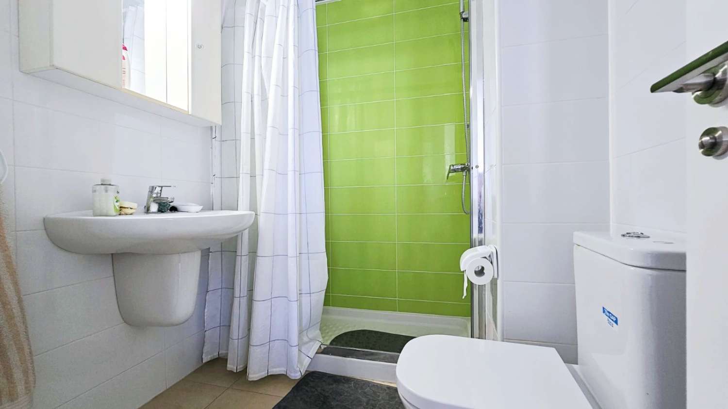 Spacious and bright apartment with sea views in the Port area of Torrevieja